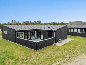 Elegant Holiday Home in R m with Whirlpool in Ebberup